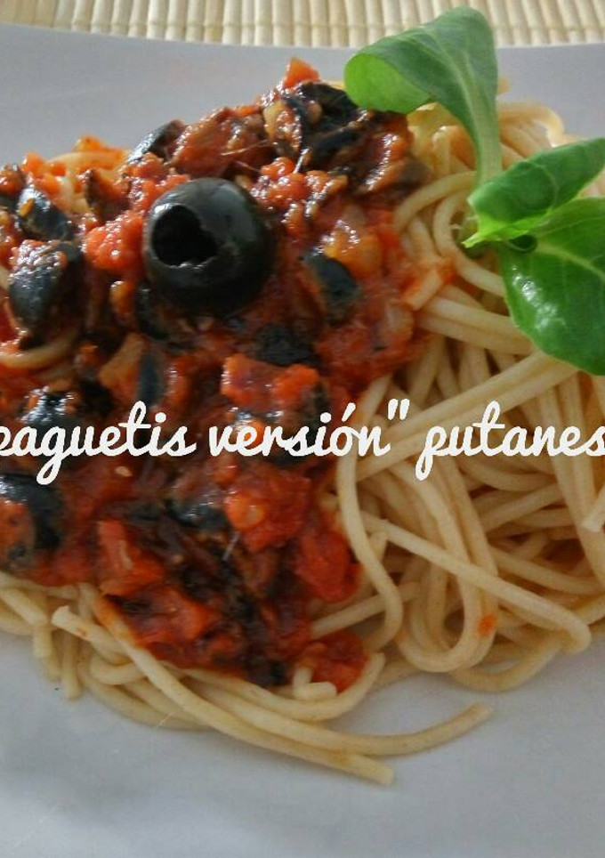 Una foto de 🍝Espaguetis versión"putanesca"🍝