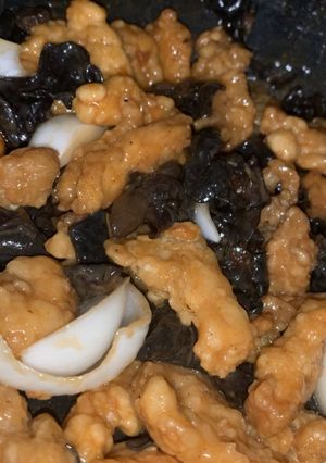 Une photo de Sauté poulet croustillant au wok