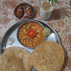 A picture of Chole bhature.