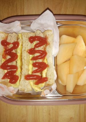 รูปของ ข้าวกล่องแซนวิชเบอร์เกอร์ไก่ (Chicken Burger Sandwich Lunch Box)