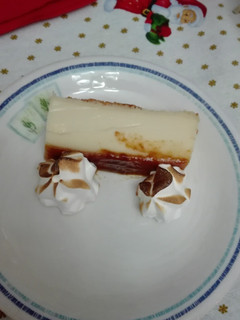 Una foto de Flan de huevo casero con bizcocho de soletilla y merengue flambeado. Thermomix
