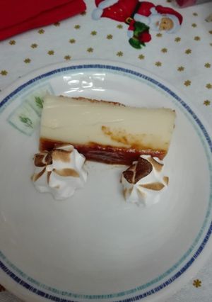 Foto principal de Flan de huevo casero con bizcocho de soletilla y merengue flambeado. Thermomix