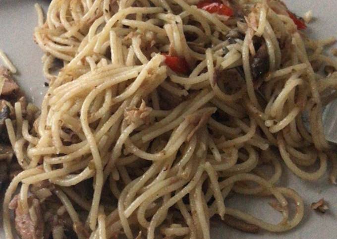 Spaghetti aglio olio tuna