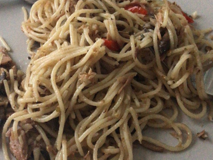 Langkah Mudah untuk Membuat Spaghetti aglio olio tuna, Lezat