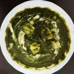 A picture of Palak Paneer.