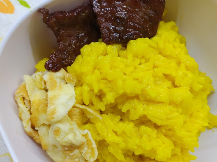 Cara Gampang Menyiapkan 84. Nasi Kuning dan Daging Bacem Goreng 🧡, Lezat Sekali