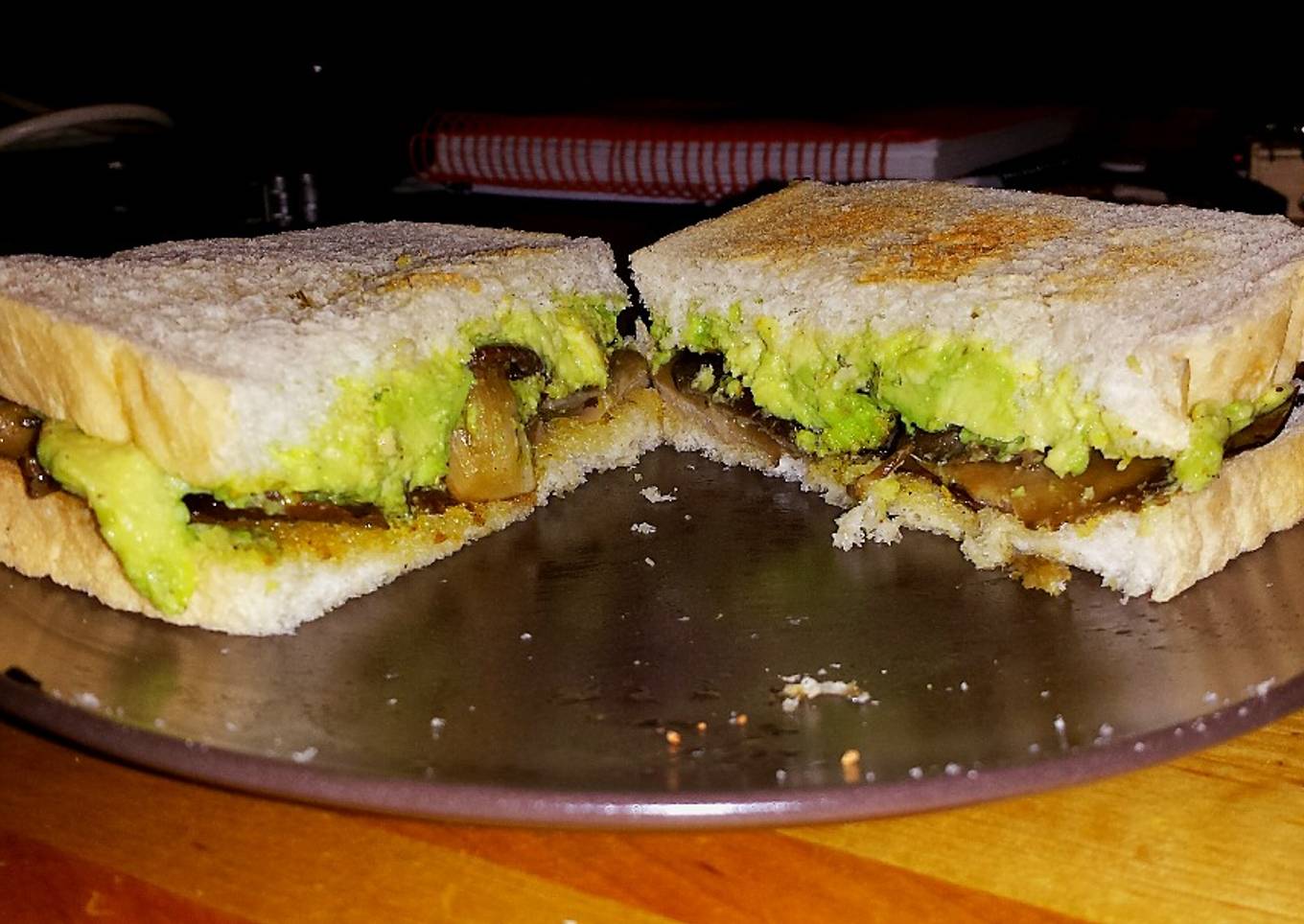 Sándwich de setas y aguacate
