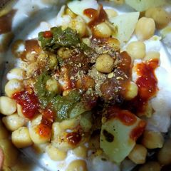 Dahi phulki chat A picture of Dahi phulki chat.