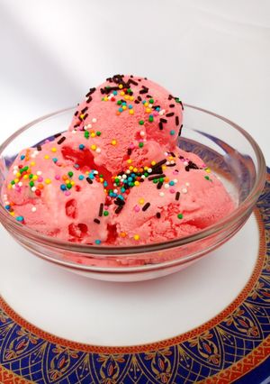 A picture of Mixed fruits flavour ice cream.