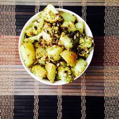 A picture of Pesto Potatoes.
