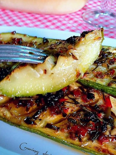 Una foto de Calabacines asados al horno con guindilla picantes