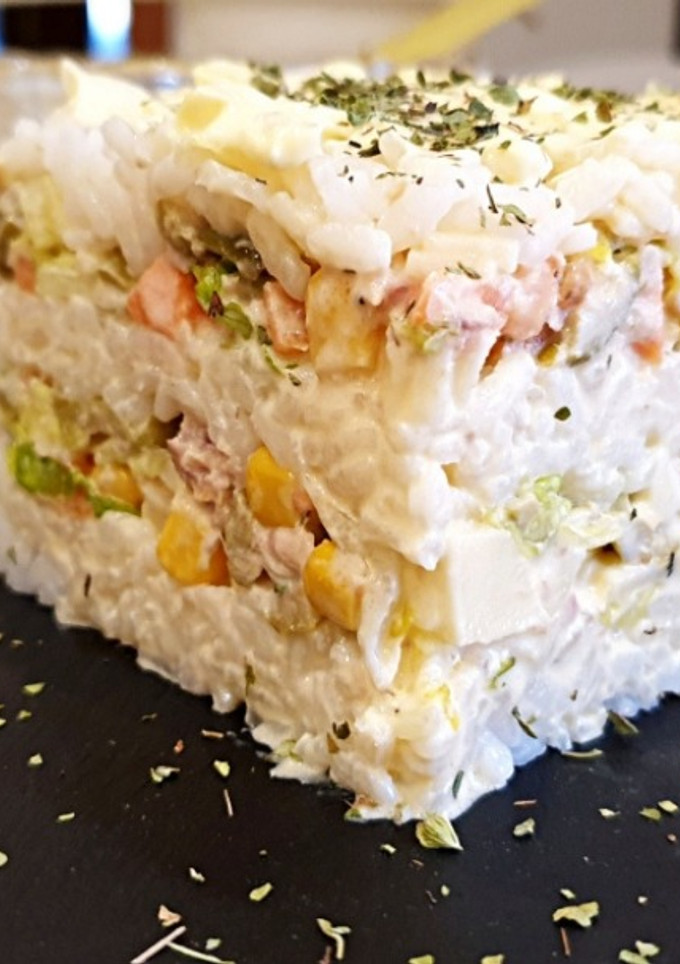 Una foto de Ensalada de arroz con atún y mayonesa