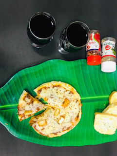 ચીઝ બર્સ્ટ પીઝા (Cheese Brust Pizza Recipe In Gujarati) રેસીપી મુખ્ય ફોટો