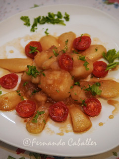 Una foto de Caramelizado de patata, pera y tomates cherry
