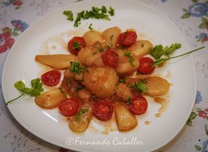 Una foto de Caramelizado de patata, pera y tomates cherry