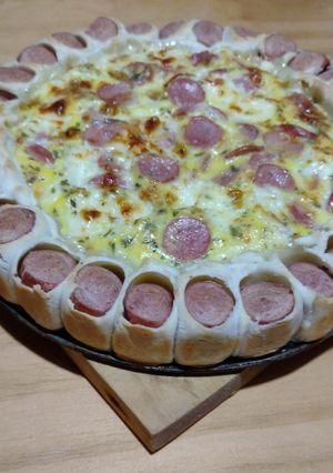 Una foto de Tarta de salchichas con borde