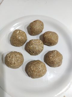 સીંગદાણા લાડુ(Peanut Ladoo Recipe in Gujarati) રેસીપી મુખ્ય ફોટો