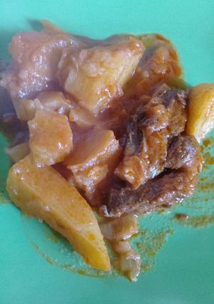 Una foto de Estofado de carne y papas🍜