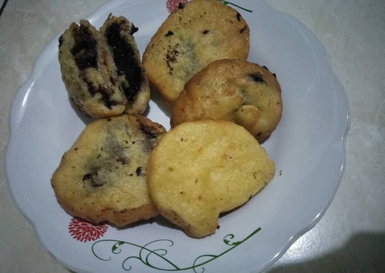 Donat eggless isi pisang coklat