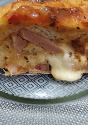 Una foto de Pizza arrollada rellena