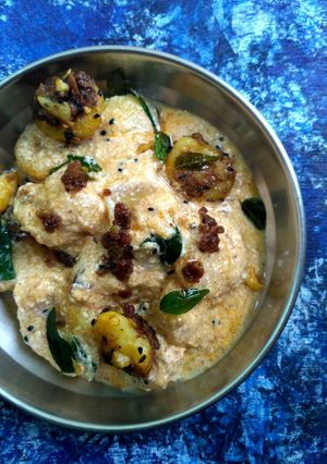 A picture of Dahi aloo.