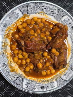 Una foto de Garbanzos con costilla cerdo