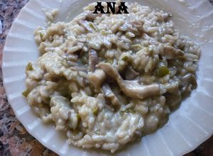 Una foto de Arroz cremoso con girgolas (hongos)