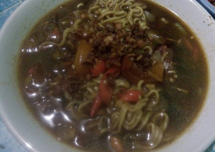 Mie instan kepepet😀