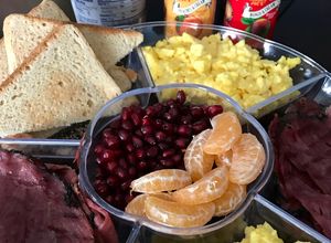 Foto resep Menu Sarapan Ala Hotel 👉🏻 Scramble Eggs, Beef Salami, Toast, Fruits, Yogurt and Cream Cheese