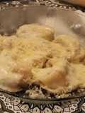 Capeletis de ricotta, pollo y nuez con masa precocida casera
