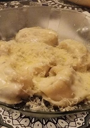 Una foto de Capeletis de ricotta, pollo y nuez con masa precocida casera