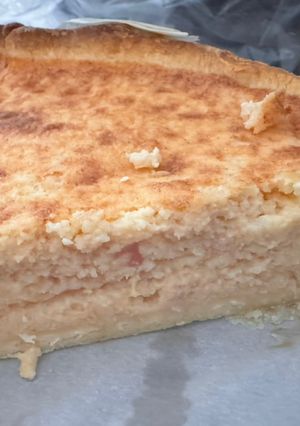 Una foto de QUICHE LORRAINE de jamón y queso