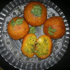 A picture of Aloo Wada.