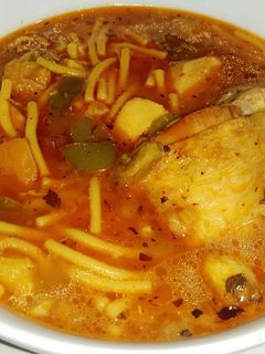 Una foto de Sopa de pollo espectacular