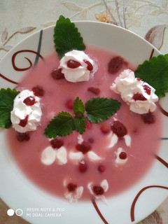 Tejszínes meggyleves recept fotója