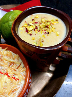अंजीर खजूर मिल्क शेक (Anjeer Khajoor Milkshake recipe in Hindi) रेसिपी मुख्य फोटो