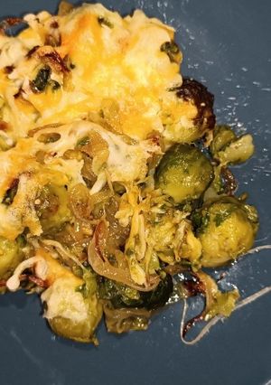 Una foto de Coles de Bruselas gratinadas