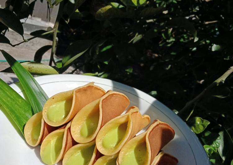 Khanom Tokyo Custard Pandan (Kue Manja)🌿