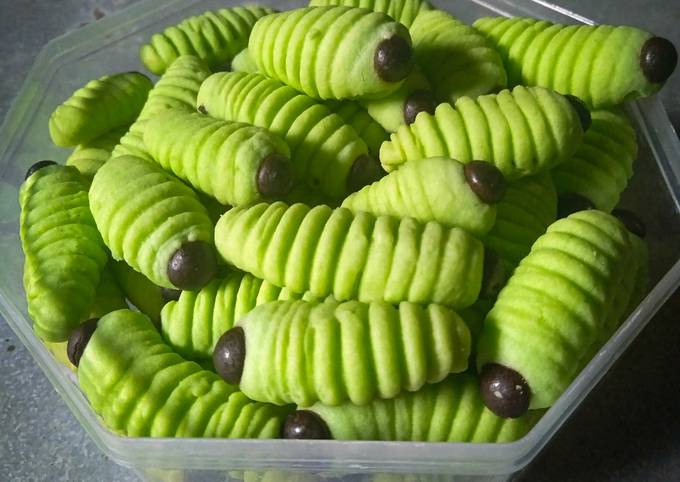 Kue kering ' ulat sagu '