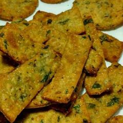 A picture of Multi Grain Methi Bites.