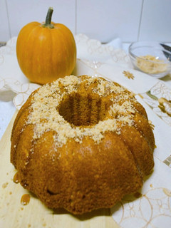 Una foto de Bundt Cake de calabaza y almendras!