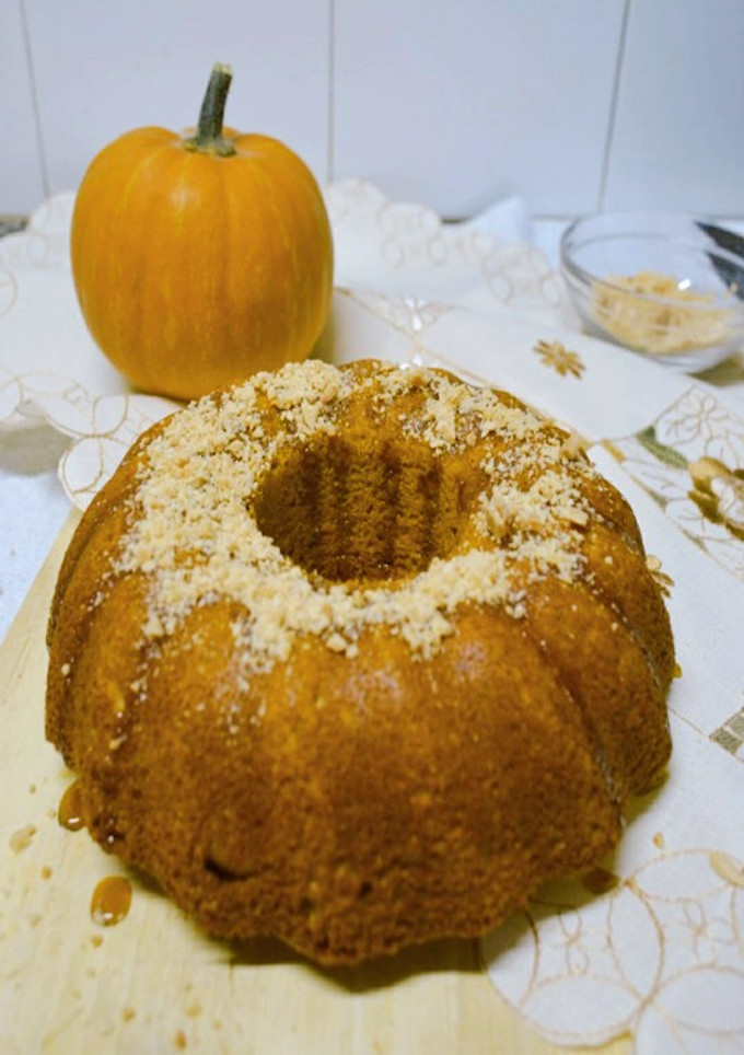 Una foto de Bundt Cake de calabaza y almendras!
