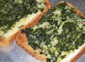 Una foto de Ortiga (tostadas gratinadas)