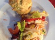 Una foto de muffins zucchini