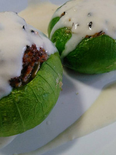 Una foto de Zapallito Relleno y Salsa Blanca