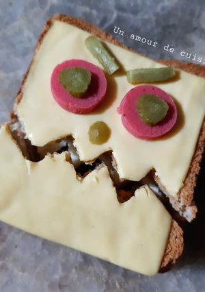 Une photo de Croque monsieur halloween aux fromages 🎃