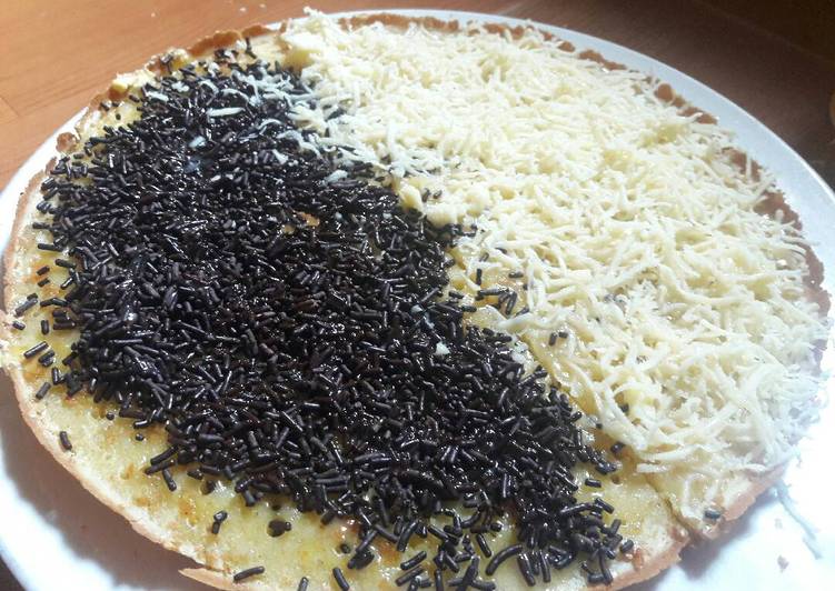 Martabak manis cokelat keju