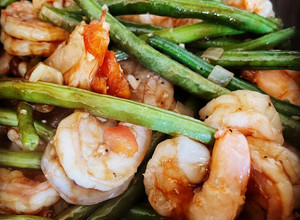 A picture of Shrimp with String Beans.