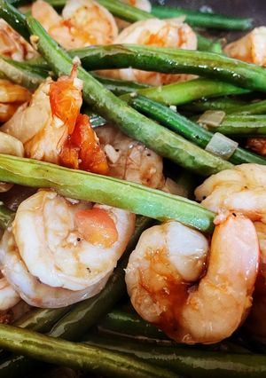 A picture of Shrimp with String Beans.
