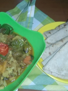 A picture of Mix vegetables with chapati..